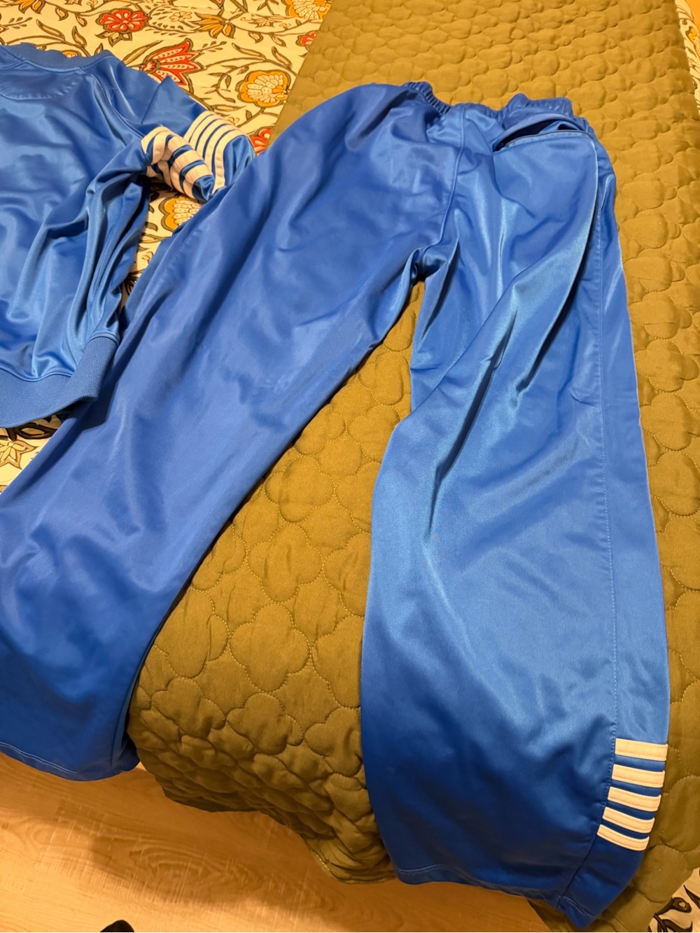 RocoWear Jogging Suit - Picture 5 of 7